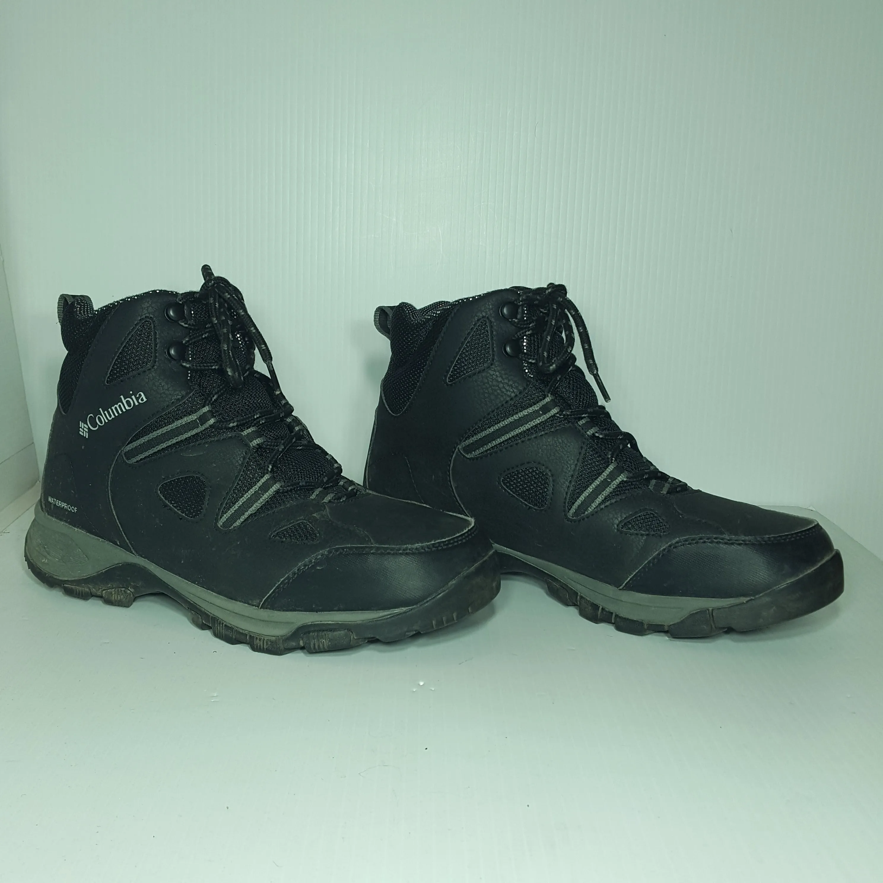 Columbia Mens Hiking Boots - Size 9 US - Pre-owned - YPQV3V