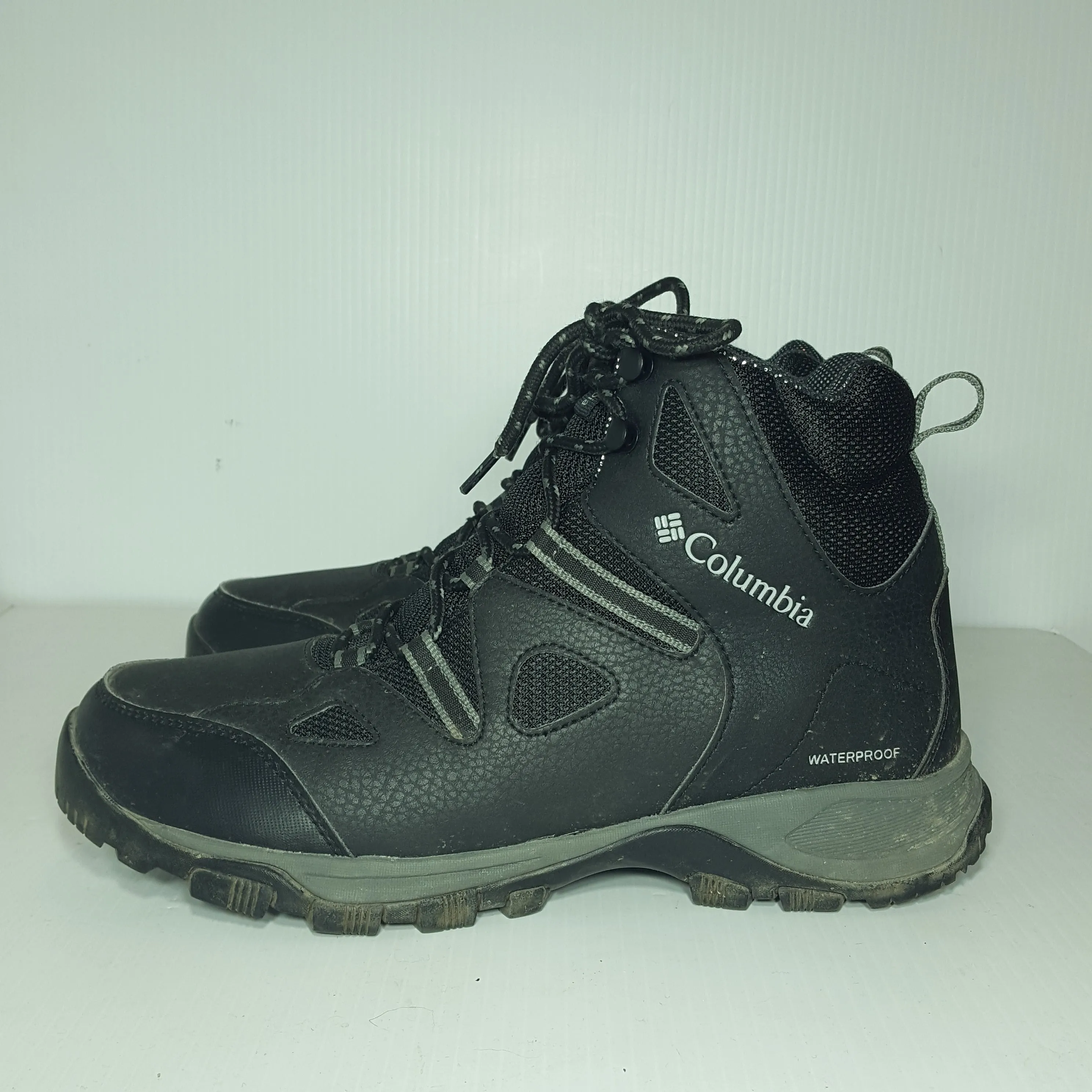 Columbia Mens Hiking Boots - Size 9 US - Pre-owned - YPQV3V