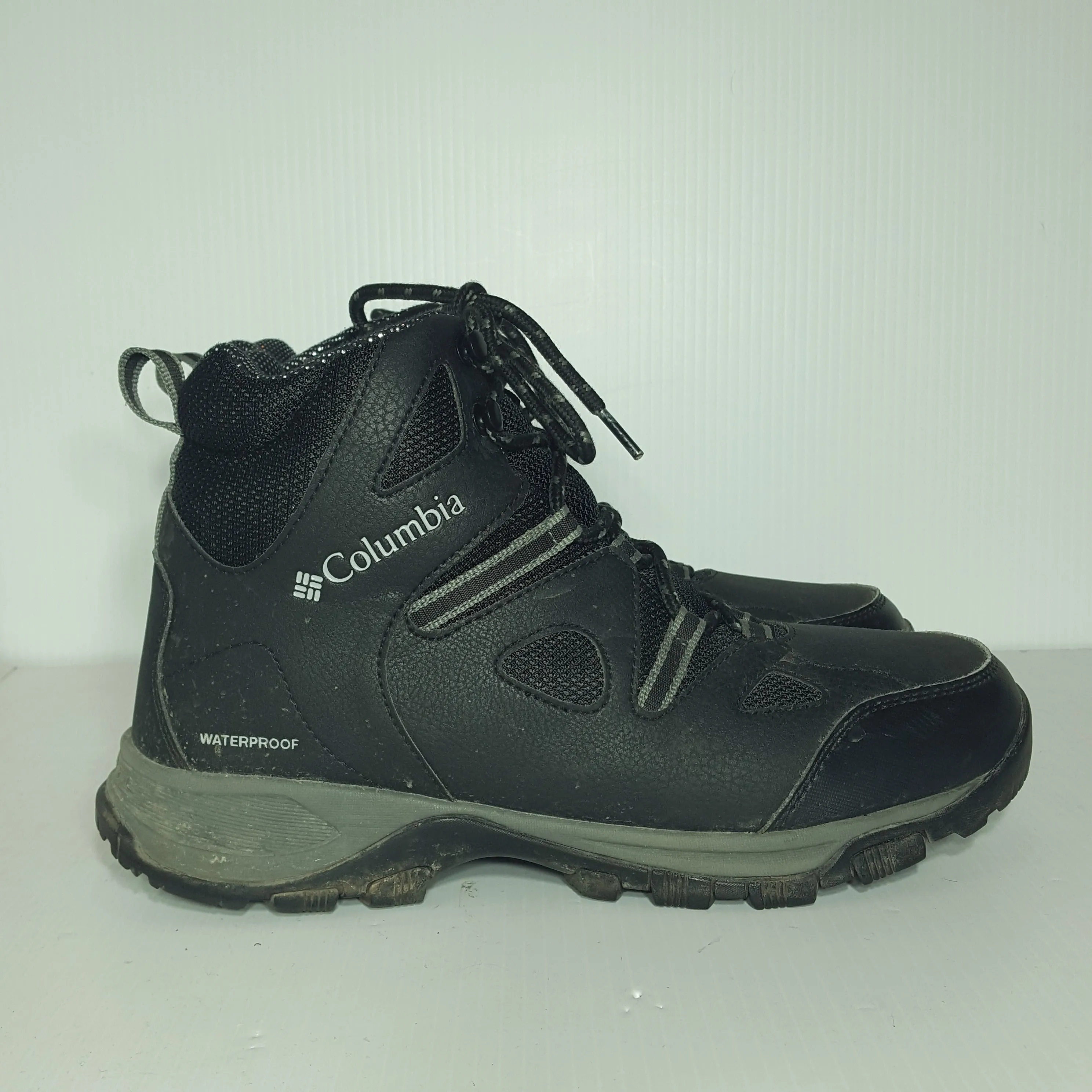 Columbia Mens Hiking Boots - Size 9 US - Pre-owned - YPQV3V